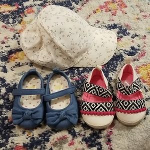 Baby Girl Hat and shoes. Sizes 3-6months